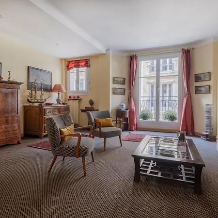 Center Trocadero Apartment